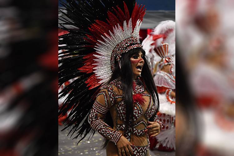 A rainha de bateria da Mancha Verde, Viviane Araújo, durante desfile da Mancha Verde - 10/02/2018