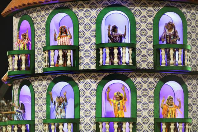Com o enredo ' A voz marrom que não deixa o samba morrer', a escola de samba Mocidade Alegre homenageia a cantora Alcione no Sambódromo do Anhembi, durante a segunda noite de desfiles do Carnaval paulistano - 11/02/2018 Com o enredo ' A voz marrom que não deixa o samba morrer', a escola de samba Mocidade Alegre homenageia a cantora Alcione no Sambódromo do Anhembi, durante a segunda noite de desfiles do Carnaval paulistano - 11/02/2018