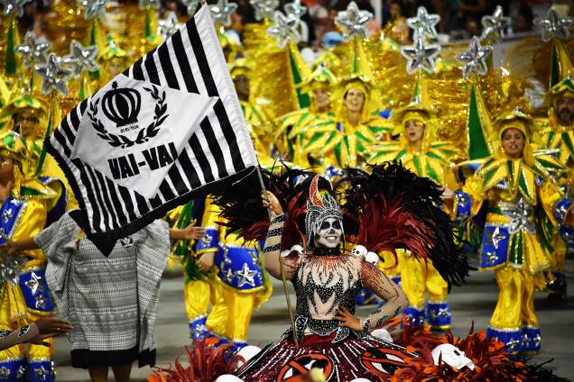 Com o enredo 'Sambar com fé eu vou', a escola de samba Vai-Vai homenageia o cantor e compositor Gilberto Gil - 11/02/2018 Com o enredo 'Sambar com fé eu vou', a escola de samba Vai-Vai homenageia o cantor e compositor Gilberto Gil - 11/02/2018