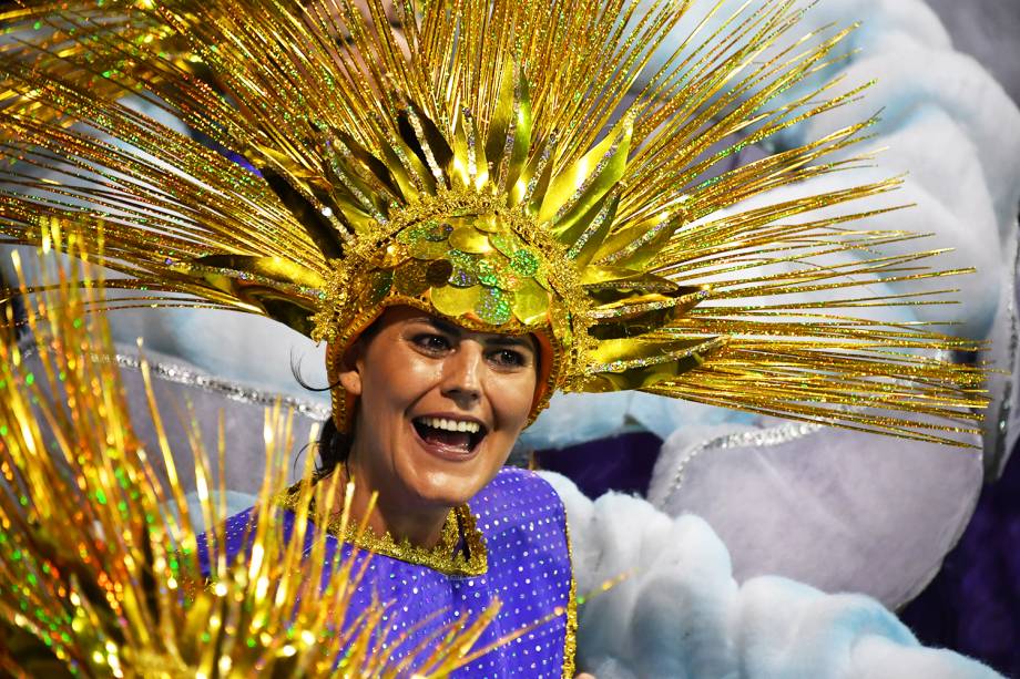 Com o enredo ' A voz do samba é a voz de Deus. Depois da tempestade, vem a bonança', a escola de samba X-9 Paulistana desfila no Sambódromo do Anhembi - 10/02/2018