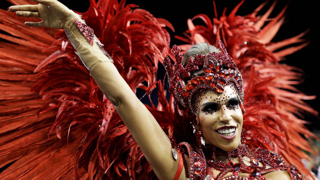 Desfile da escola de samba X-9 Paulistana, durante a segunda noite de desfiles no Sambódromo do Anhembi, em São Paulo (SP) - 10/02/2018