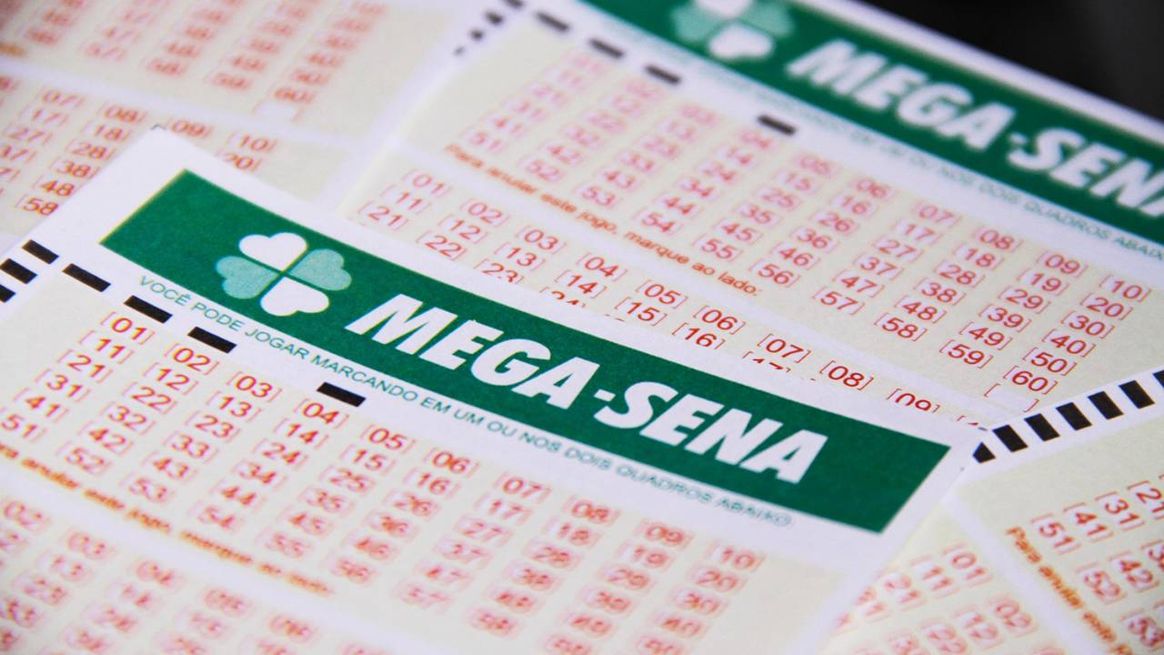 Volante de preenchimento para escolha de números entre os 60 disponíveis para o sorteio de prêmios na Mega-Sena, da Caixa Econômica Federal