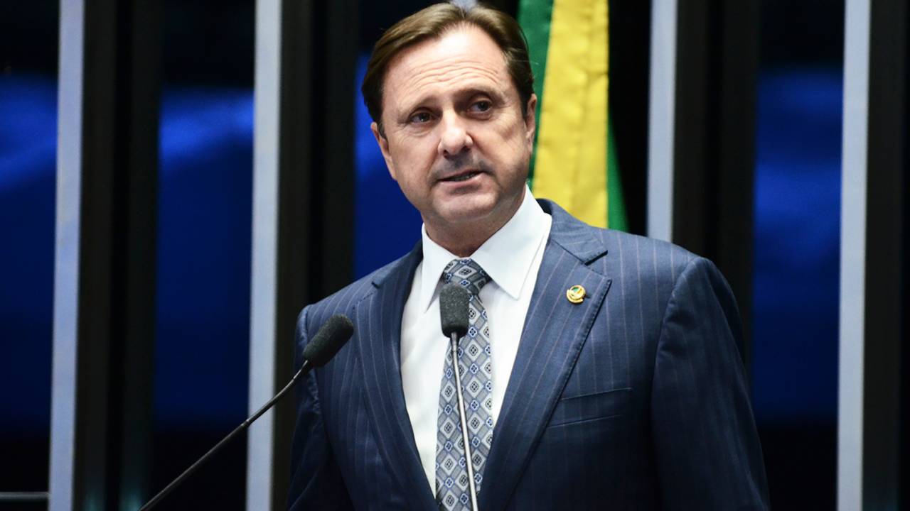 O senador Acir Gurgacz (PDT-RO), discursa no plenário do Senado Federal, em Brasília (DF) - 23/08/2017