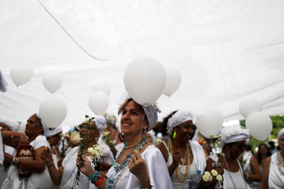 Bloco Cordão do Boitatá anima foliões no Rio de Janeiro (RJ), durante o pré-Carnaval carioca - 04/02/2018