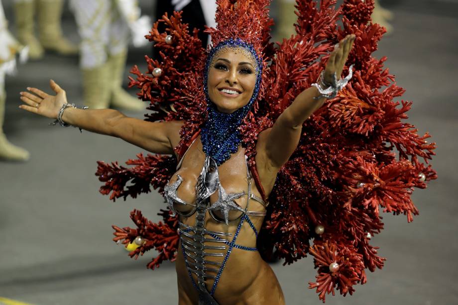 Sabrina Sato, madrinha de bateria da escola de samba Gaviões da Fiel, durante a segunda noite de carnaval em São Paulo, no Sambódromo do Anhembi - 11/02/2018