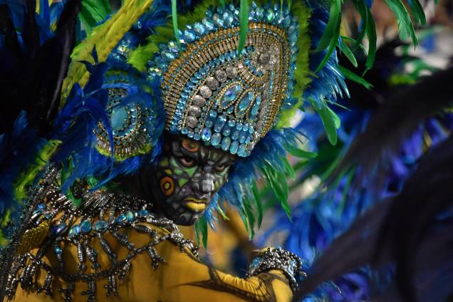Membro da escola de samba Unidos de Vila Maria desfila no sambódromo do Anhembi, em São Paulo - 11/02/2018 Membro da escola de samba Unidos de Vila Maria desfila no sambódromo do Anhembi, em São Paulo - 11/02/2018