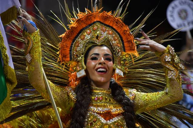 Membro da escola de samba Unidos de Vila Maria desfila no sambódromo do Anhembi, em São Paulo - 11/02/2018 Membro da escola de samba Unidos de Vila Maria desfila no sambódromo do Anhembi, em São Paulo - 11/02/2018