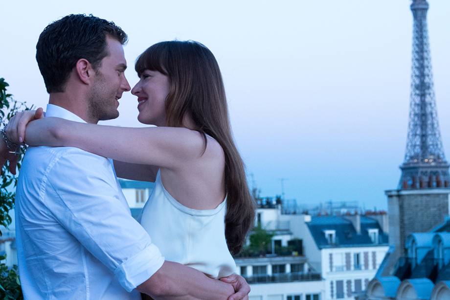 Jamie Dornan e Dakota Johnson regressam como Christian Grey e Anastasia Steele em 'Cinquenta Tons de Liberdade' sequência baseada na obra da escritora britânica E. L. James Jamie Dornan e Dakota Johnson regressam como Christian Grey e Anastasia Steele em 'Cinquenta Tons de Liberdade' sequência baseada na obra da escritora britânica E. L. James