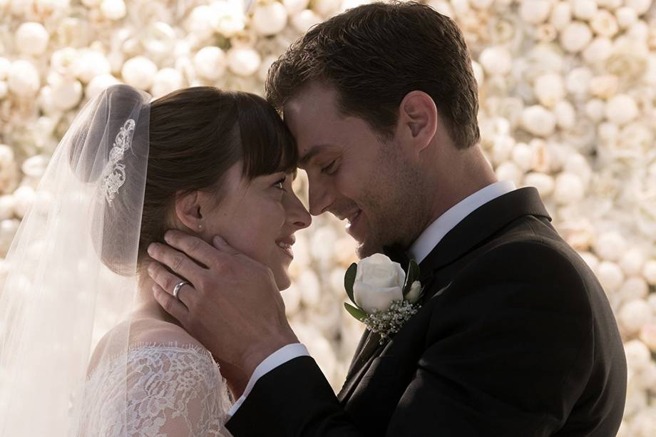 Jamie Dornan e Dakota Johnson regressam como Christian Grey e Anastasia Steele em 'Cinquenta Tons de Liberdade' sequência baseada na obra da escritora britânica E. L. James Jamie Dornan e Dakota Johnson regressam como Christian Grey e Anastasia Steele em 'Cinquenta Tons de Liberdade' sequência baseada na obra da escritora britânica E. L. James