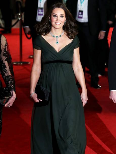 Kate Middleton no tapete vermelho antes da premiação do BAFTA, em Londres - 18/02/2018