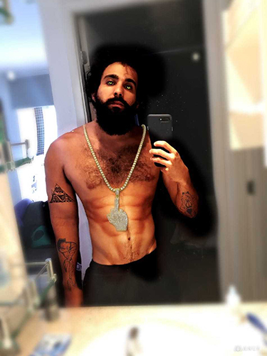 Humoristas utilizam aplicativo para deixar a barriga tanquinho. Na imagem ,o comediante Murilo Couto após o efeito do aplicativo