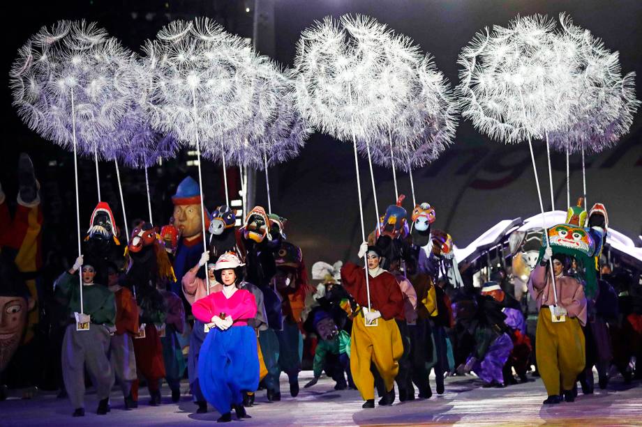 Artistas realizam performance durante a cerimônia de encerramento dos Jogos Olímpicos de Inverno, em Pyeongchang, na Coreia do Sul - 25/02/2018