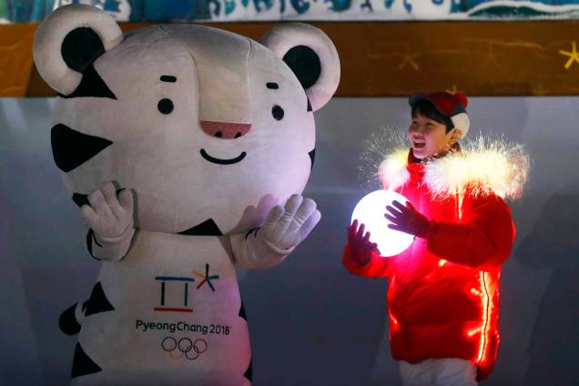 Voluntários participam da cerimônia de encerramento dos Jogos Olímpicos de Inverno, em Pyeongchang, na Coreia do Sul - 25/02/2018 Voluntários participam da cerimônia de encerramento dos Jogos Olímpicos de Inverno, em Pyeongchang, na Coreia do Sul - 25/02/2018