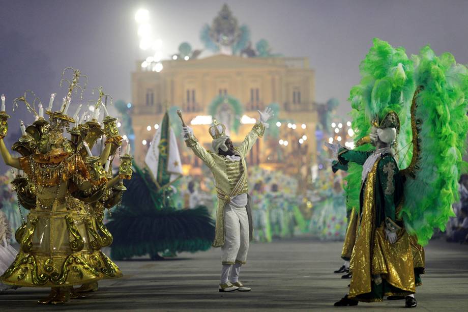 Imperatriz Leopoldinense desfila na Marques de Sapucaí durante o segundo dia do Grupo Especial no carnaval carioca - 13/02/2018