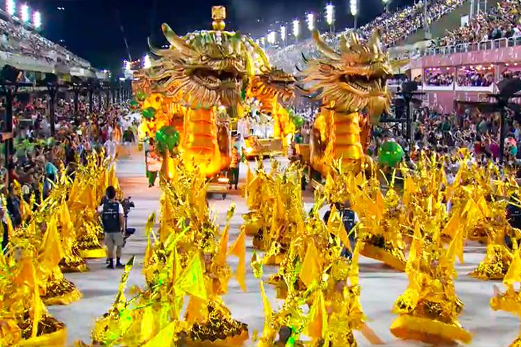 Desfile da escola de samba Imp&eacute;rio Serrano, no Samb&oacute;dromo da Marqu&ecirc;s de Sapuca&iacute;, no Rio de Janeiro (RJ) - 11/02/2018