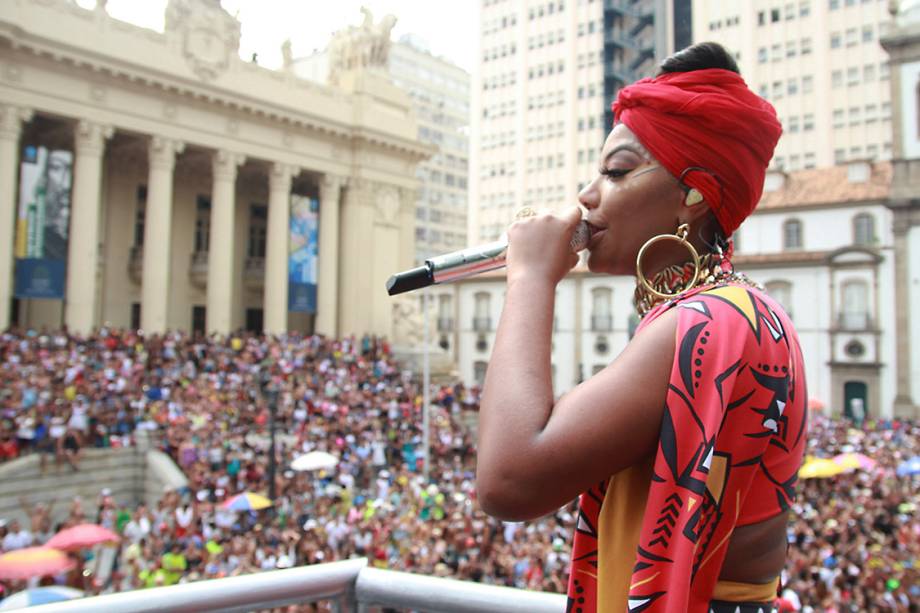 Ludmilla arrasta multidão no bloco Fervo da Lud, no Rio