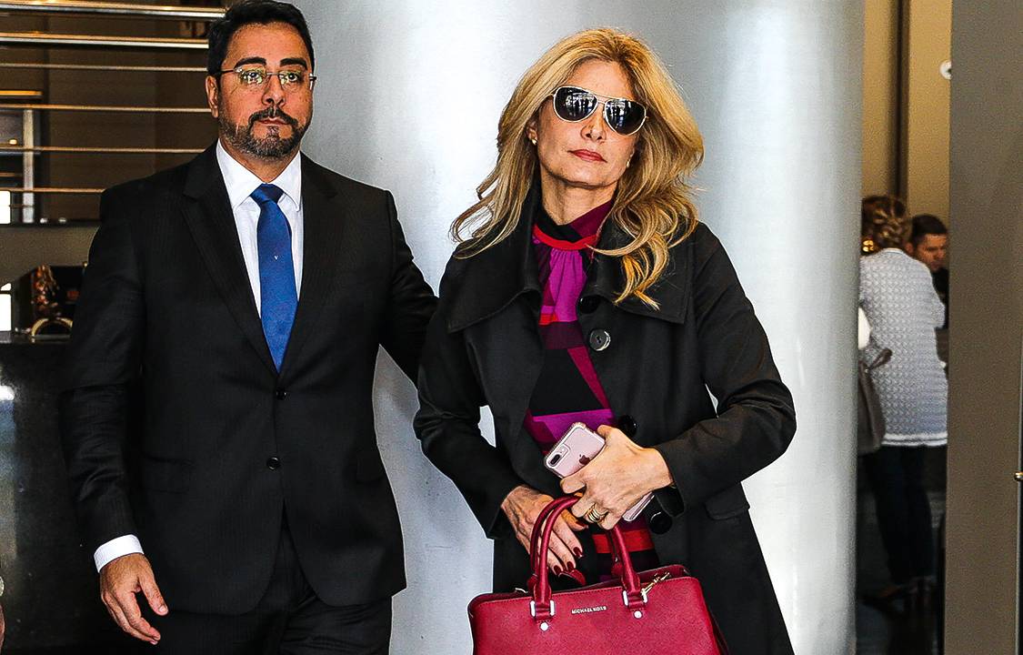 dentro da lei Bretas com a mulher, a também juíza Simone: benefício legal — mas que atropela o bom-senso