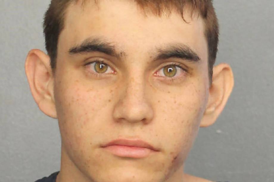 Nikolas Cruz preso após invadir a escola Parkland e abrir fogo deixando 17 pessoas mortas na Flórida