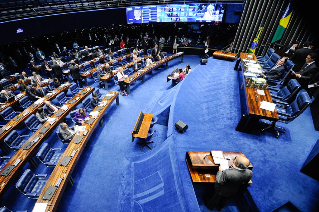 Doze senadores eleitos devem R$ 65 milhões à União