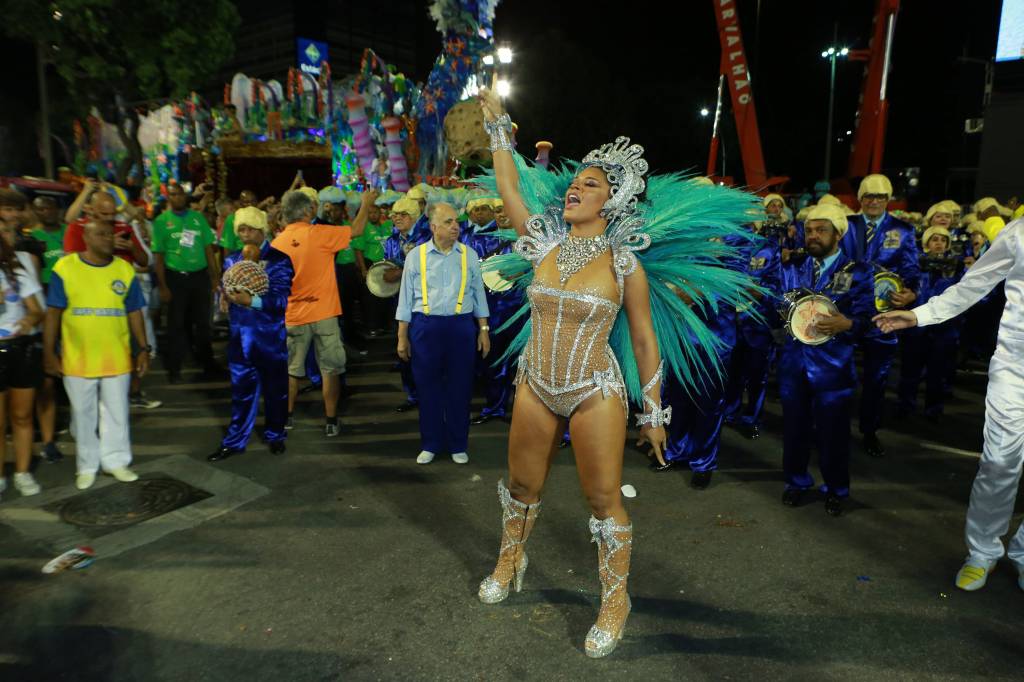 Juliana Alves, madrinha de bateria da Unidos da Tijuca, durante desfile da escola de samba na Sapuca&iacute; - 12/02/2018