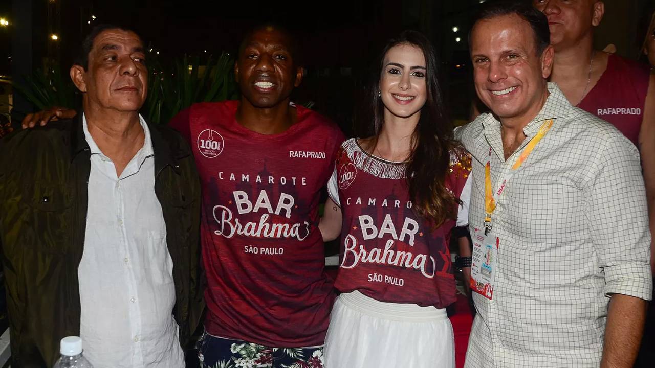 João Doria posa para foto ao lado de Zeca Pagodinho