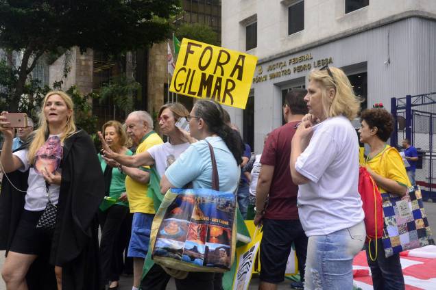 Manifestantes protestam a favor da prisão do ex-presidente Lula, que tem recurso de habeas corpus julgado pelo STF em Brasília, na tarde desta quinta. O ato acontece na região da avenida Paulista, na região central de São Paulo - 22/03/2018 Manifestantes protestam a favor da prisão do ex-presidente Lula, que tem recurso de habeas corpus julgado pelo STF em Brasília, na tarde desta quinta. O ato acontece na região da avenida Paulista, na região central de São Paulo - 22/03/2018