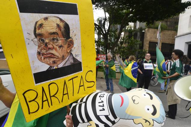Manifestantes protestam a favor da prisão do ex-presidente Lula, que tem recurso de habeas corpus julgado pelo STF em Brasília, na tarde desta quinta. O ato acontece na região da avenida Paulista, na região central de São Paulo - 22/03/2018 Manifestantes protestam a favor da prisão do ex-presidente Lula, que tem recurso de habeas corpus julgado pelo STF em Brasília, na tarde desta quinta. O ato acontece na região da avenida Paulista, na região central de São Paulo - 22/03/2018