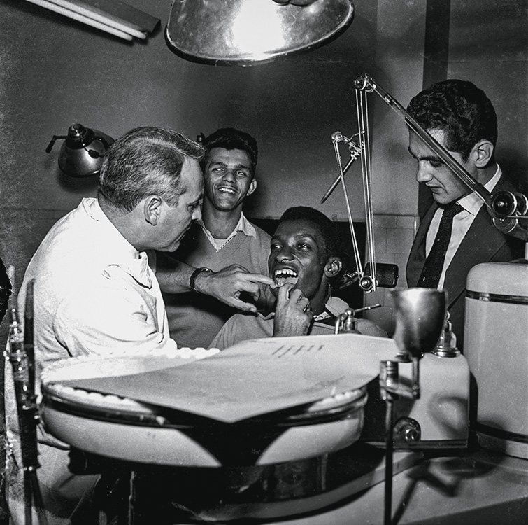 No tempo da delicadeza – O reserva Moacir, na cadeira do dentista Mário Trigo