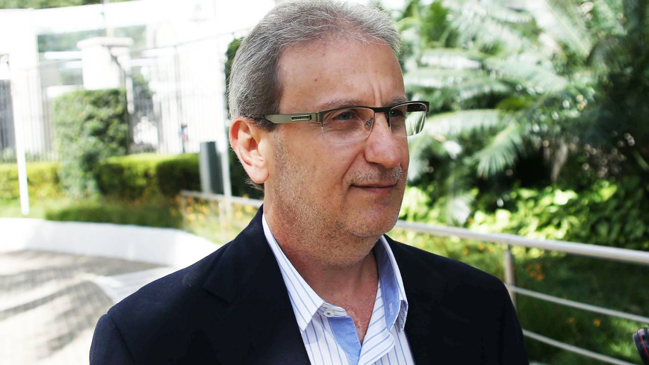 O doleiro Alberto Youssef chega para prestar depoimento na sede da Justiça Federal, em São Paulo (SP) - 16/02/2018