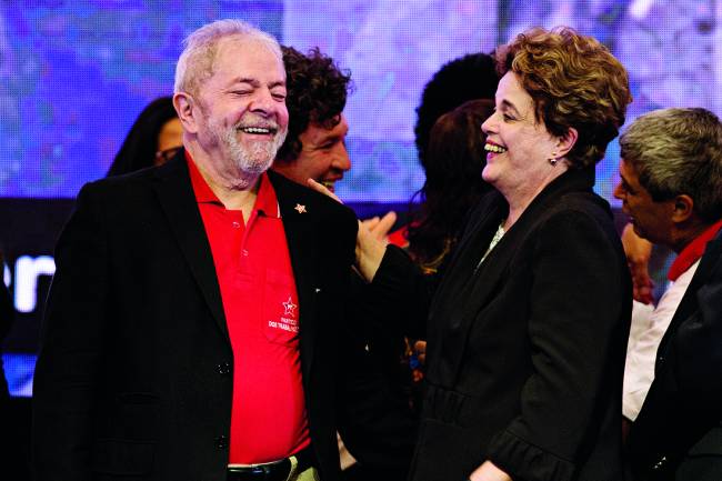 Luiz Inácio Lula da Silva e Dilma Rousseff, na abertura do 6º Congresso do Partido dos Trabalhadores em Brasília - 01/06/2017