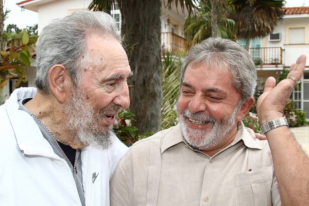 Lula conversa com o ditador cubano Fidel Castro, em 2010. Lula conversa com o ditador cubano Fidel Castro, em 2010.