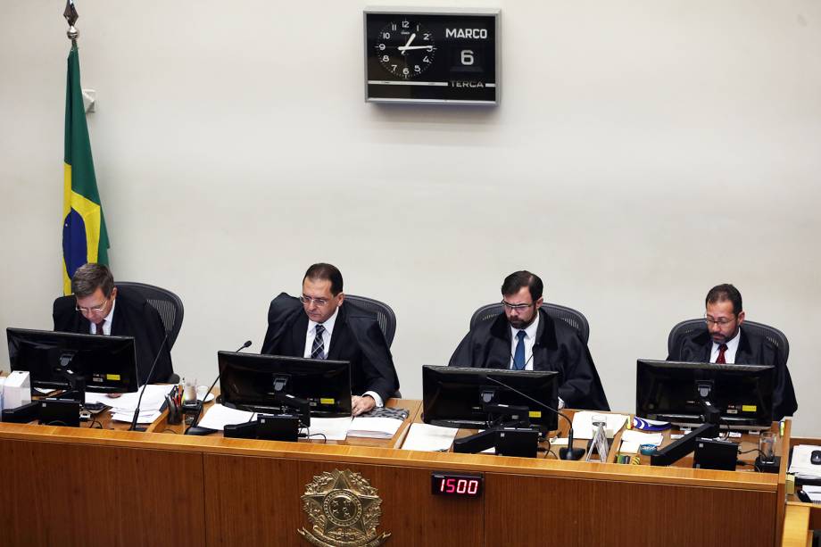 A Quinta Turma do Superior Tribunal de Justiça (STJ) começa a julgar pedido do ex-presidente Luiz Inácio Lula da Silva para evitar prisão após segunda instância - 06/03/2018 A Quinta Turma do Superior Tribunal de Justiça (STJ) começa a julgar pedido do ex-presidente Luiz Inácio Lula da Silva para evitar prisão após segunda instância - 06/03/2018