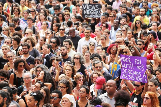 Apoiadores da vereadora Marielle Franco participam do velório da parlamentar na Câmara Municipal do Rio de Janeiro - 15/03/2018