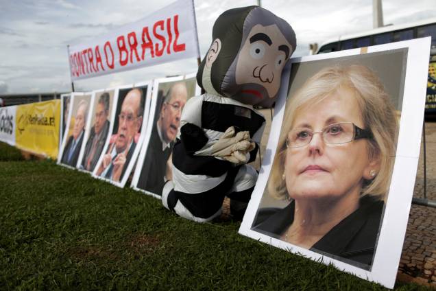 Um homem vestido de Lula com vestes de presidiário durante protesto em Brasilia, DF - 22/03/2018 Um homem vestido de Lula com vestes de presidiário durante protesto em Brasilia, DF - 22/03/2018