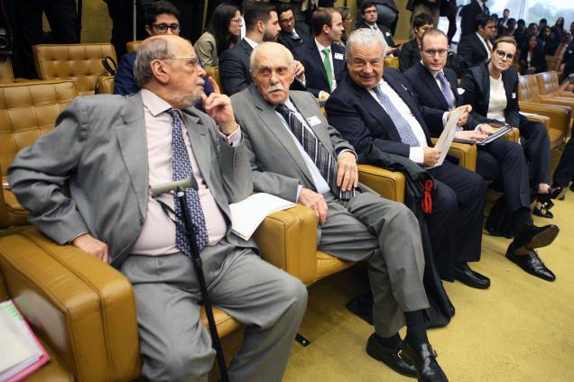 Advogados do ex-presidente Lula durante sessão do STF, que julga habeas corpus preventivo do petista - 22/03/2018 Advogados do ex-presidente Lula durante sessão do STF, que julga habeas corpus preventivo do petista - 22/03/2018