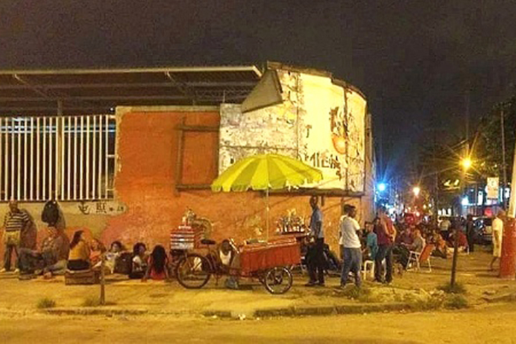 Feirão de emprego reúne multidão desde a madrugada no Rio