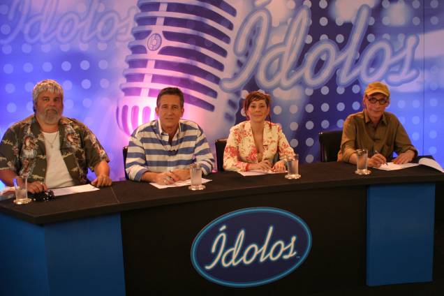 Carlos Eduardo Miranda, Thomas Roth, Cyz e Arnaldo Saccomani, jurados do programa "Ídolos", do SBT - 01/01/2006 Carlos Eduardo Miranda, Thomas Roth, Cyz e Arnaldo Saccomani, jurados do programa "Ídolos", do SBT - 01/01/2006