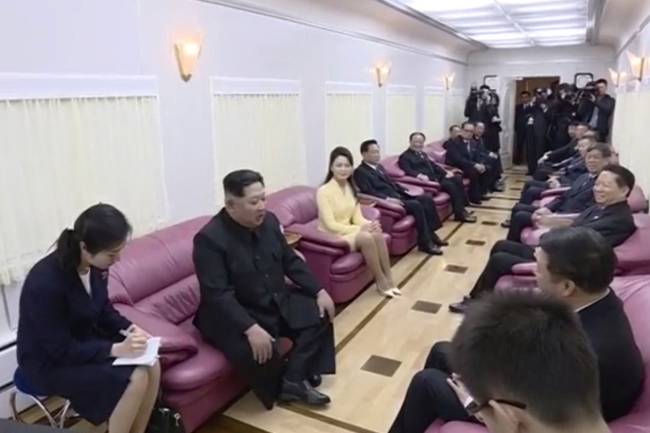 Kim Jong-un viaja de trem para a China