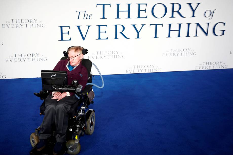 Stephen Hawking chega para a premiere do filme ' A Teoria de Tudo' , em Londres - 09/12/2014 Stephen Hawking chega para a premiere do filme ' A Teoria de Tudo' , em Londres - 09/12/2014