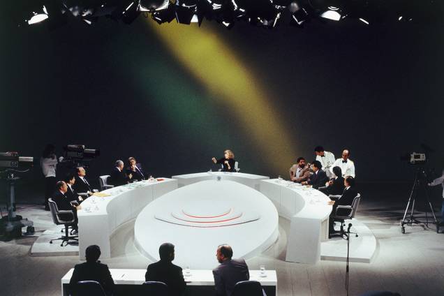 Em 1989, candidata-se à presidência da República pela primeira vez, e participa de debate com outros postulantes, na Rede Bandeirantes. Em 1989, candidata-se à presidência da República pela primeira vez, e participa de debate com outros postulantes, na Rede Bandeirantes.