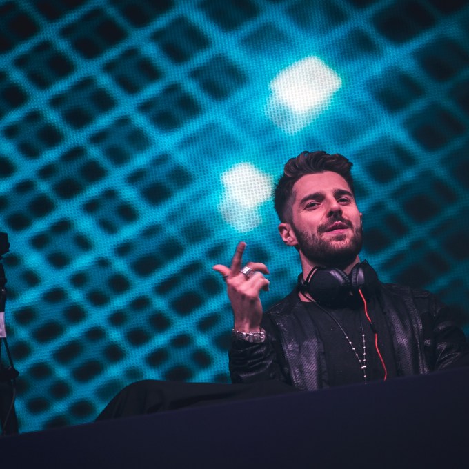 O empecilho que interrompeu show de Alok em evento de Réveillon