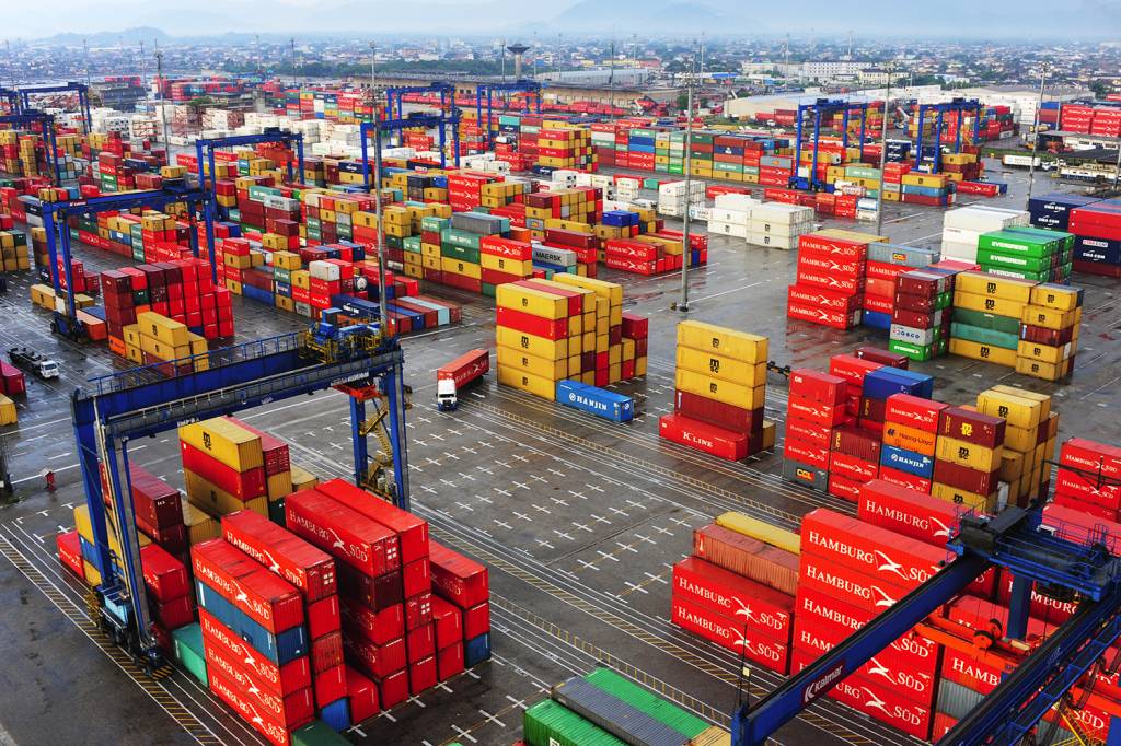 Balança comercial registra superávit de US$ 74,5 bi em 2024