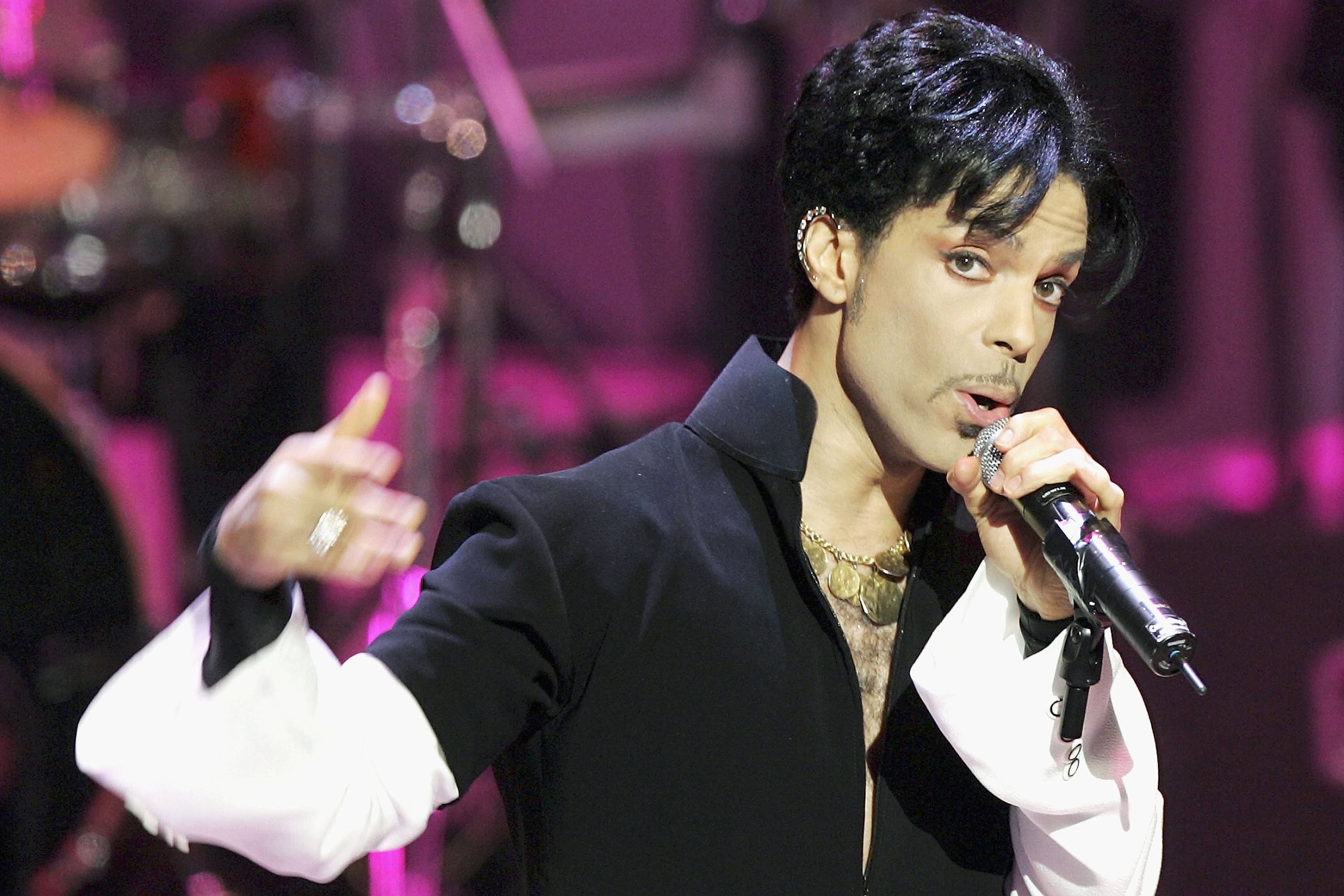 Família de Prince entra com processo contra médico do cantor