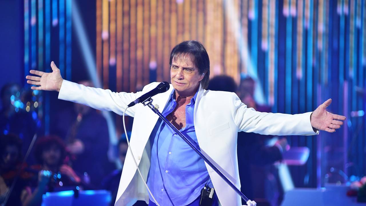 O cantor Roberto Carlos durante o show 'Reflexões', exibido pela TV Globo - 08/11/2016