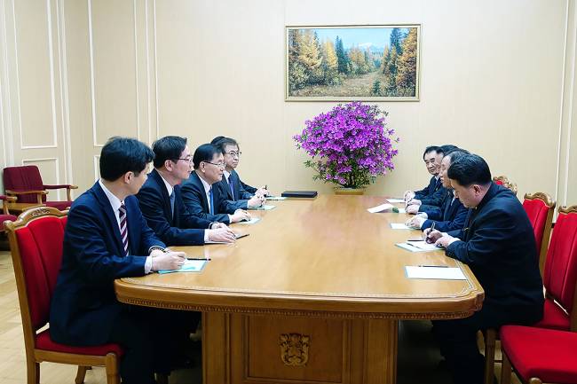 Líderes sul e norte-coreanos se reúnem em Pyongyang, na Coreia do Norte - 05/03/2018