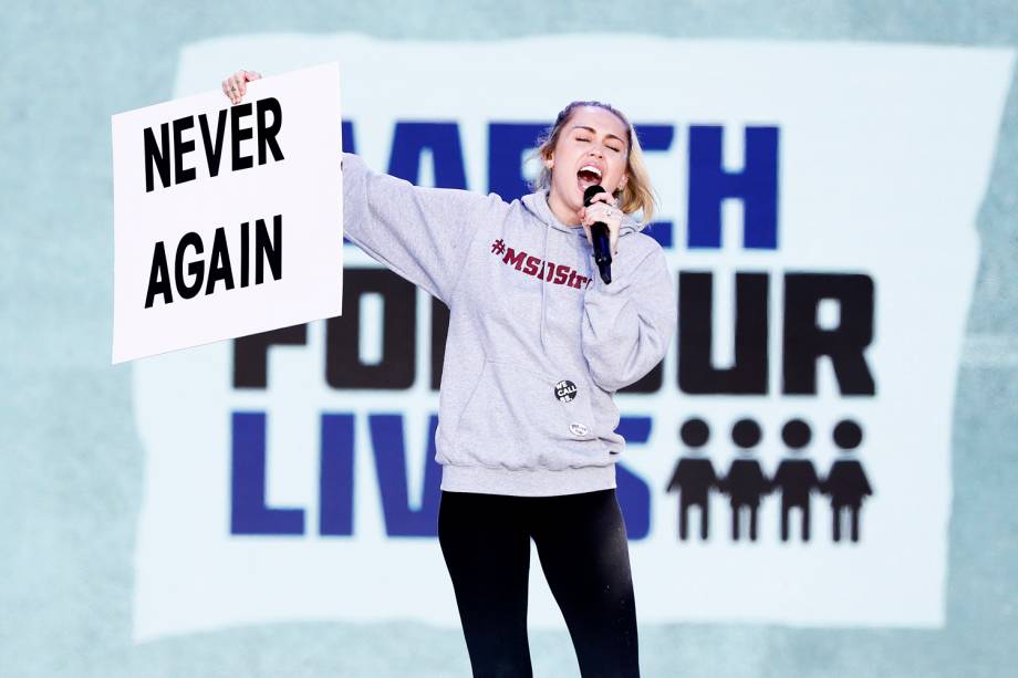 A cantora Miley Cyrus realiza apresentação durante protesto contra armas de fogo, denominado 'March for Our Lives', em Washington - 24/03/2018