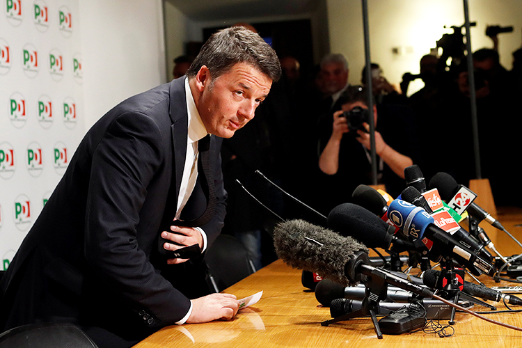 O líder do Partido Democrático, Matteo Renzi, chega para coletiva de imprensa, em Roma, na Itália - 05/03/2018