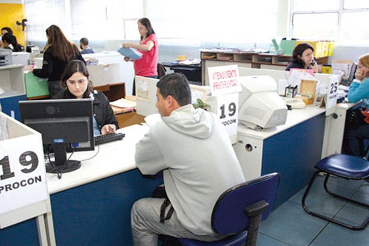 Grupo Pão de Açúcar, Vivo, Claro e Tim lideram reclamações do Procon