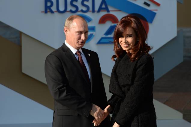 Presidente da Rússia Vladimir Putin cumprimenta a Presidente da Argentina Cristina Kirchner em encontro dos líderes do G20 na Russia - 05/09/2013 Presidente da Rússia Vladimir Putin cumprimenta a Presidente da Argentina Cristina Kirchner em encontro dos líderes do G20 na Russia - 05/09/2013
