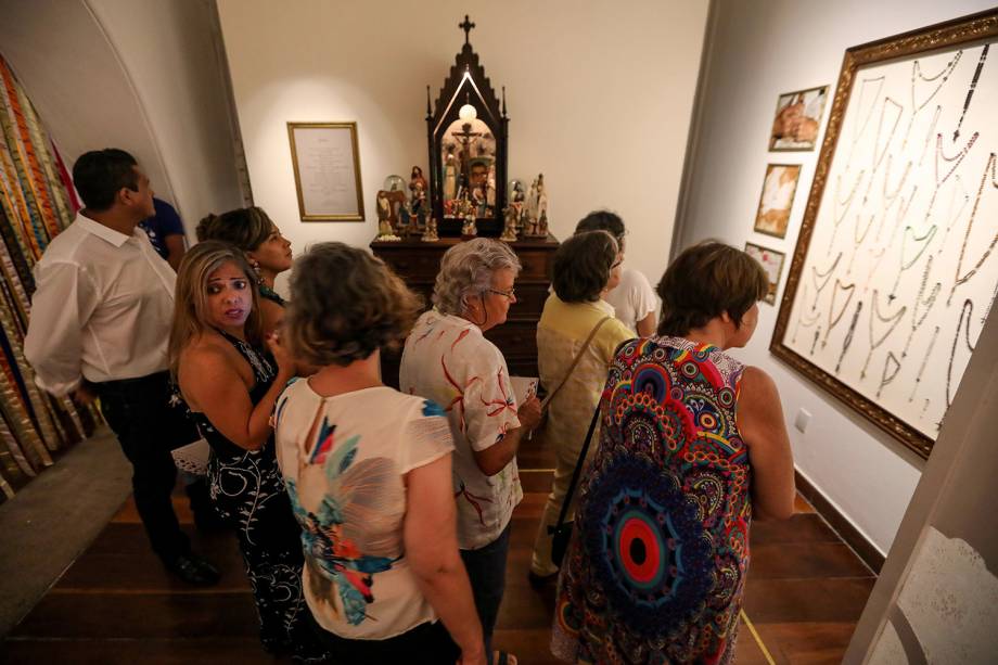 Convidados visitam a exposição 'Ser Feliz É para Quem Tem Coragem', que homenageia Dona Canô
